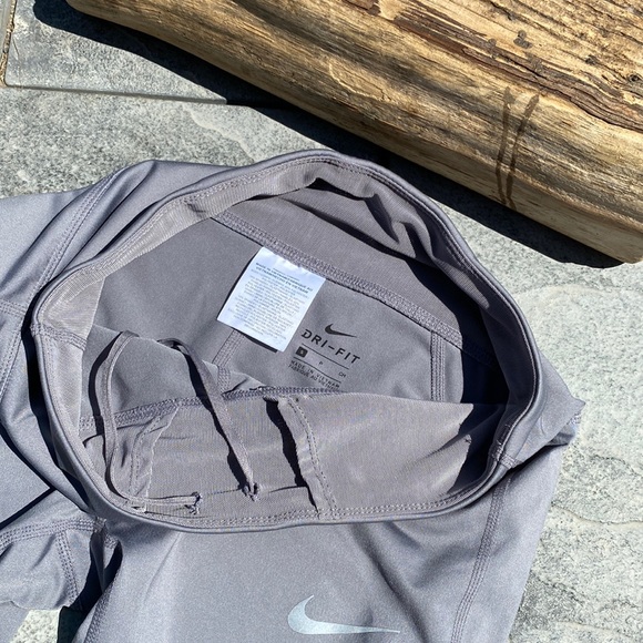 Nike Dri-Fit. Size Small. - Picture 4 of 6